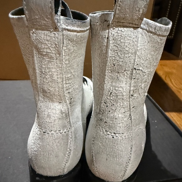 Frye White Combat Boots with Black Laces new - Picture 3 of 5